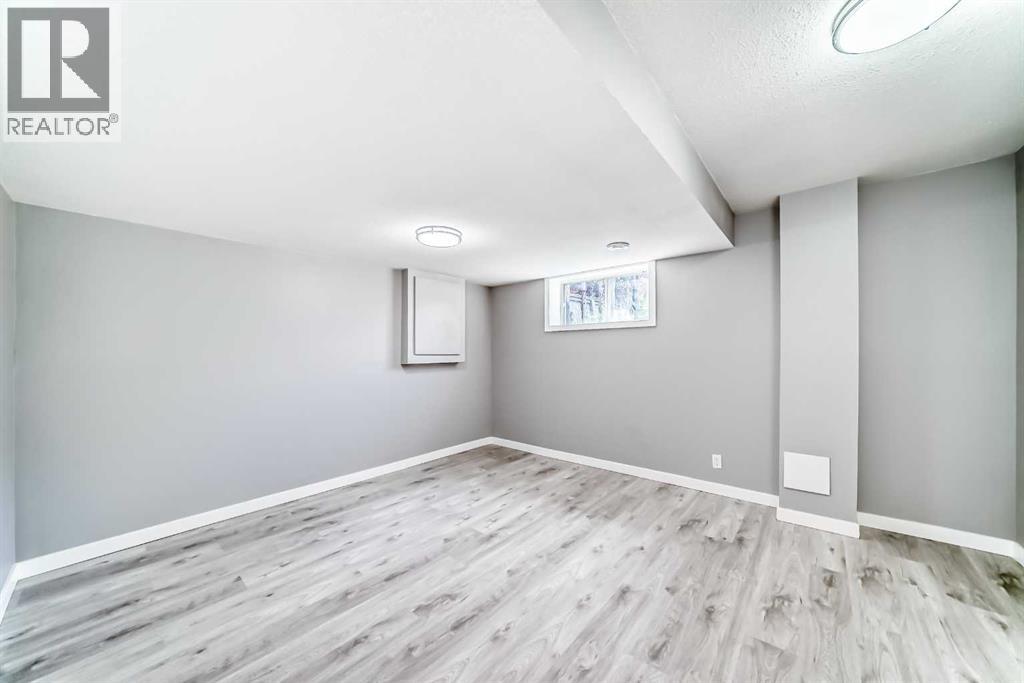 Single Family House Bi-level for Sale in  Shawfield Way SW Shawnessy Calgary 
