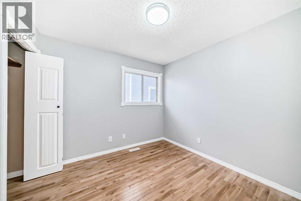 Single Family House Bi-level for Sale in  Shawfield Way SW Shawnessy Calgary 