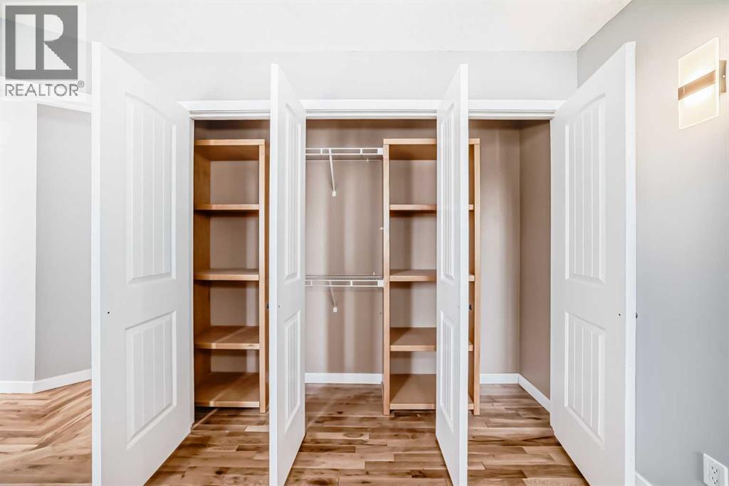 Single Family House Bi-level for Sale in  Shawfield Way SW Shawnessy Calgary 