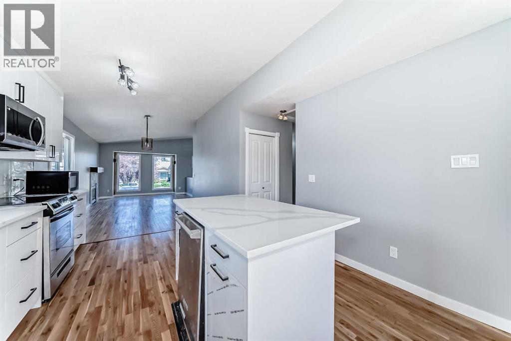 Single Family House Bi-level for Sale in  Shawfield Way SW Shawnessy Calgary 