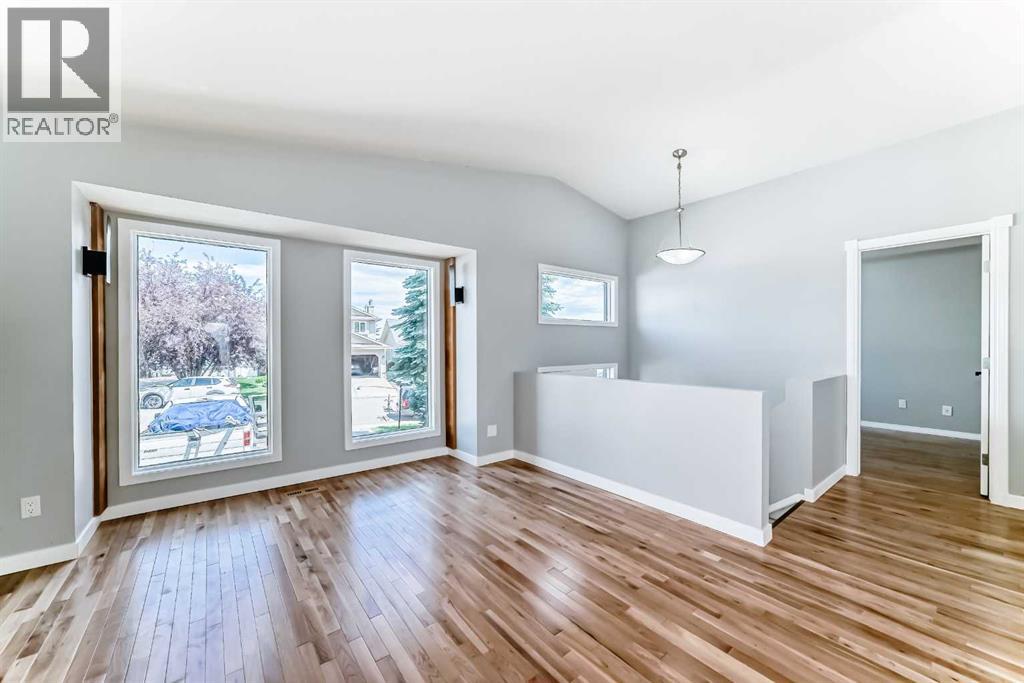 Single Family House Bi-level for Sale in  Shawfield Way SW Shawnessy Calgary 