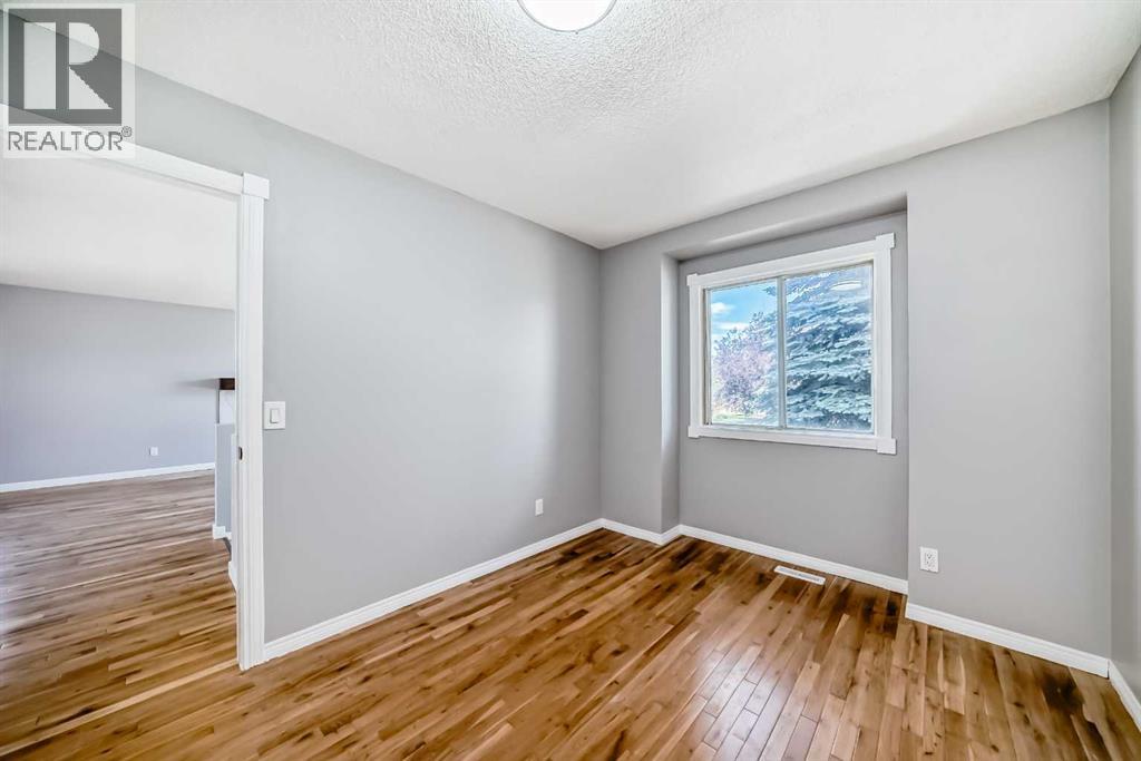 Single Family House Bi-level for Sale in  Shawfield Way SW Shawnessy Calgary 