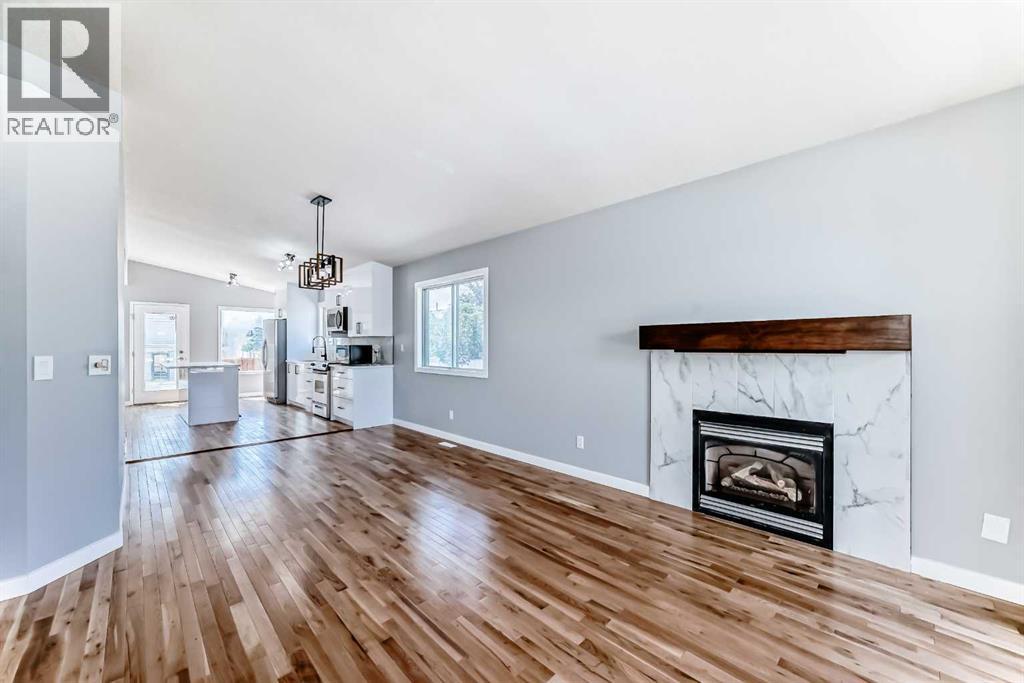 Single Family House Bi-level for Sale in  Shawfield Way SW Shawnessy Calgary 
