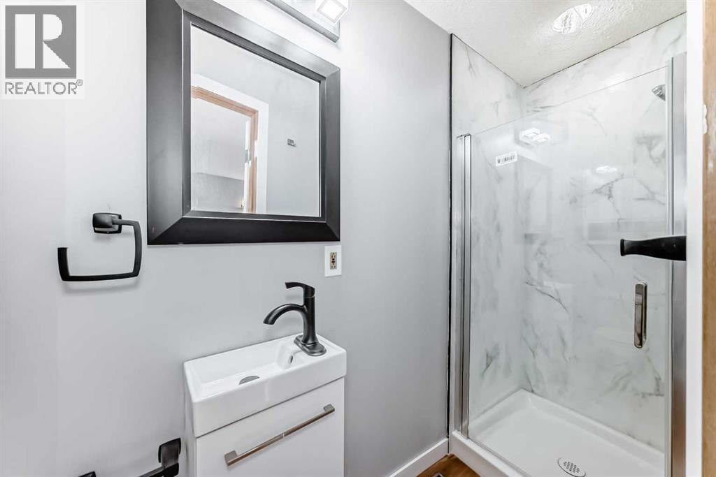 Single Family House Bi-level for Sale in  Shawfield Way SW Shawnessy Calgary 