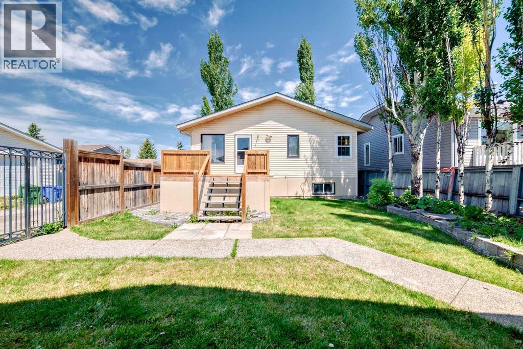 Single Family House Bi-level for Sale in  Shawfield Way SW Shawnessy Calgary 