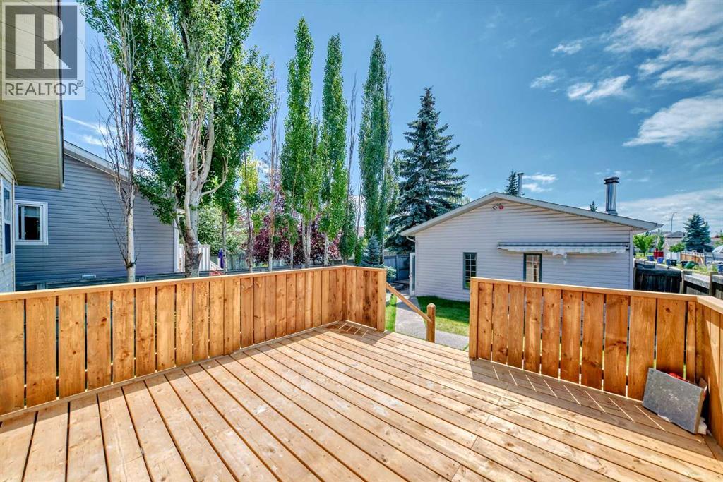 Single Family House Bi-level for Sale in  Shawfield Way SW Shawnessy Calgary 
