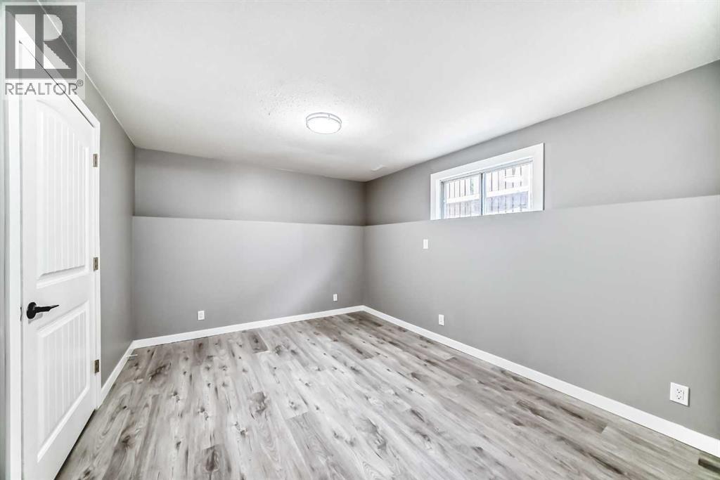 Single Family House Bi-level for Sale in  Shawfield Way SW Shawnessy Calgary 