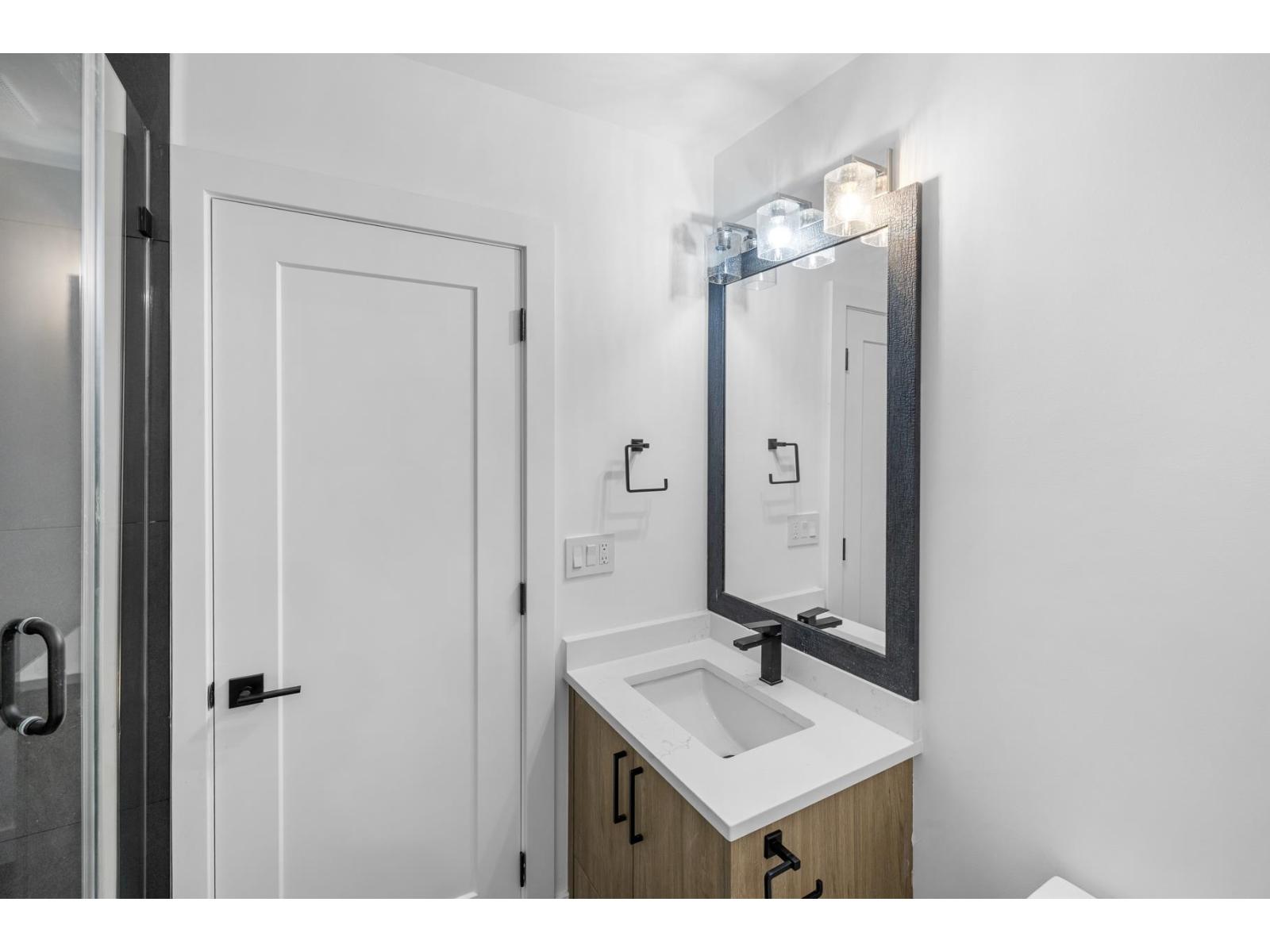 Photo 14 of 14785 68 A Avenue, Surrey BC