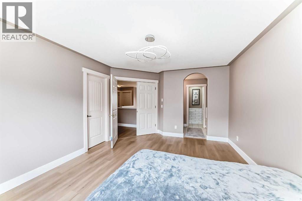 Single Family House for Sale in  Sherwood Terrace NW Sherwood Calgary 