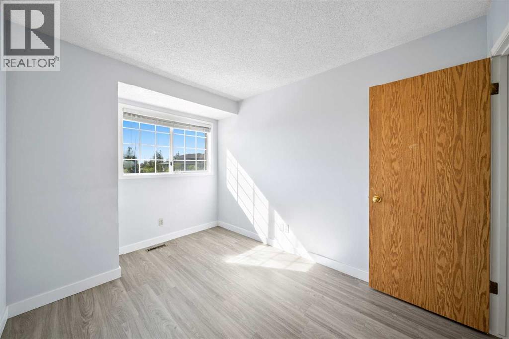 Single Family House for Sale in  Bedford Manor NE Beddington Heights Calgary 