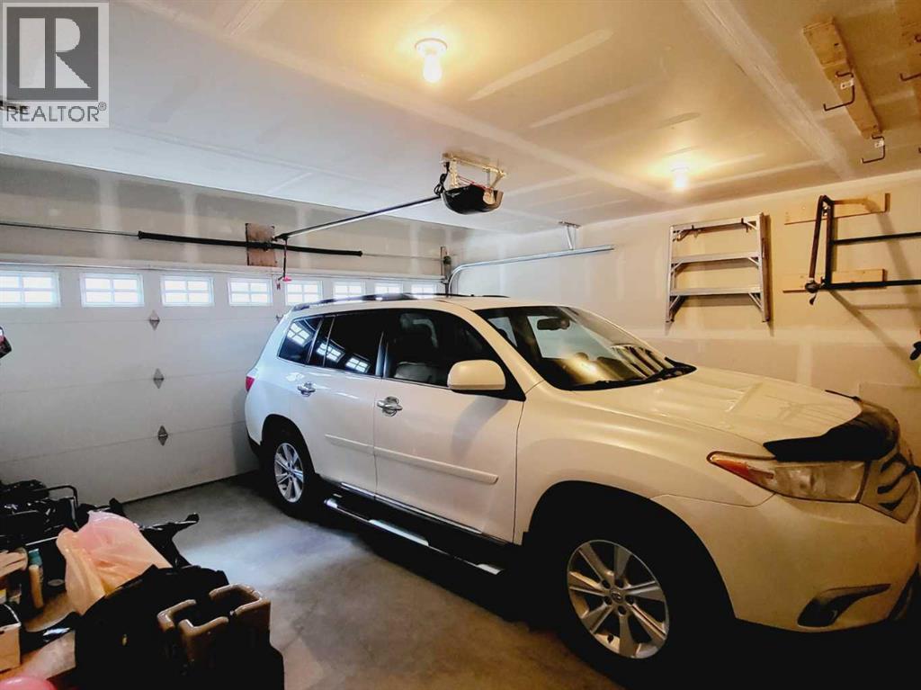 Single Family House for Sale in  Wentworth Row SW West Springs Calgary 