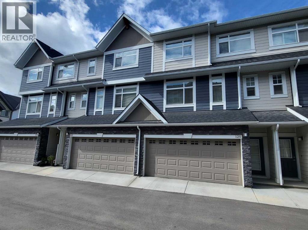 Single Family House for Sale in  Wentworth Row SW West Springs Calgary 