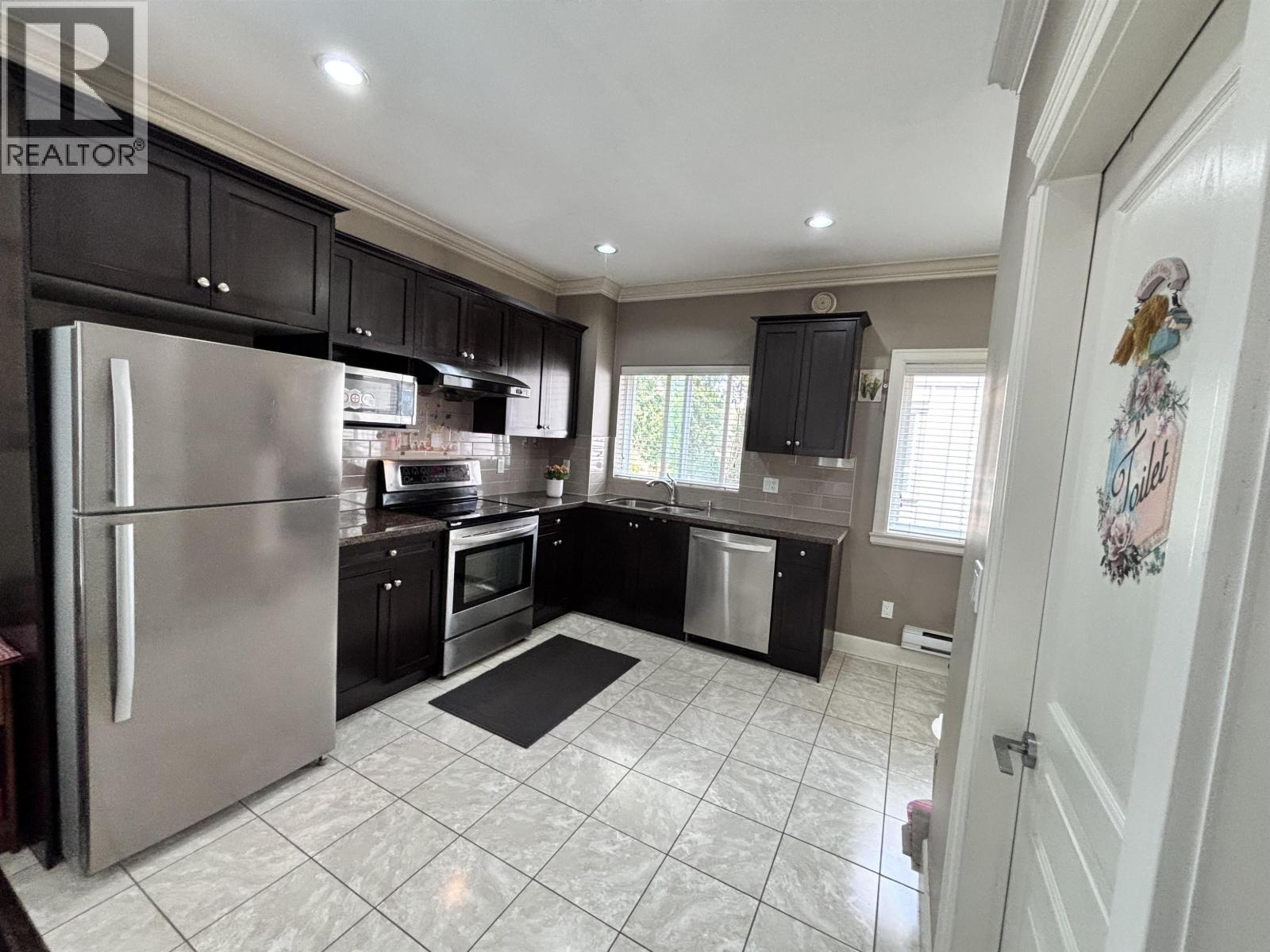 Photo 3 of 11 10999 Steveston Highway, Richmond BC