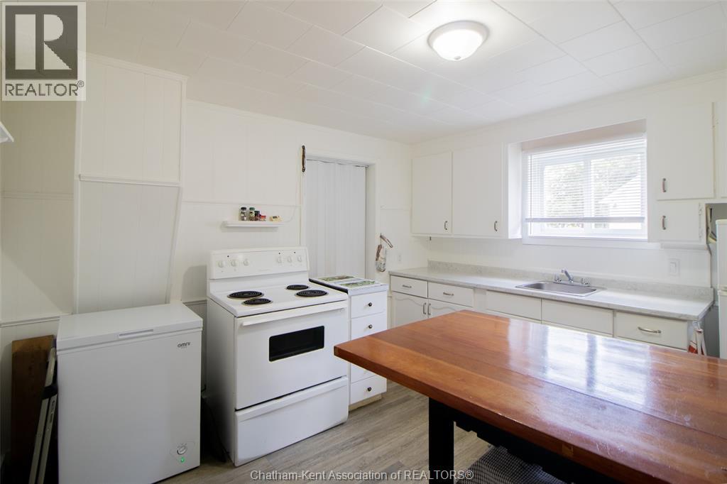 Photo 2 of 130 Elizabeth Street, Thamesville ON