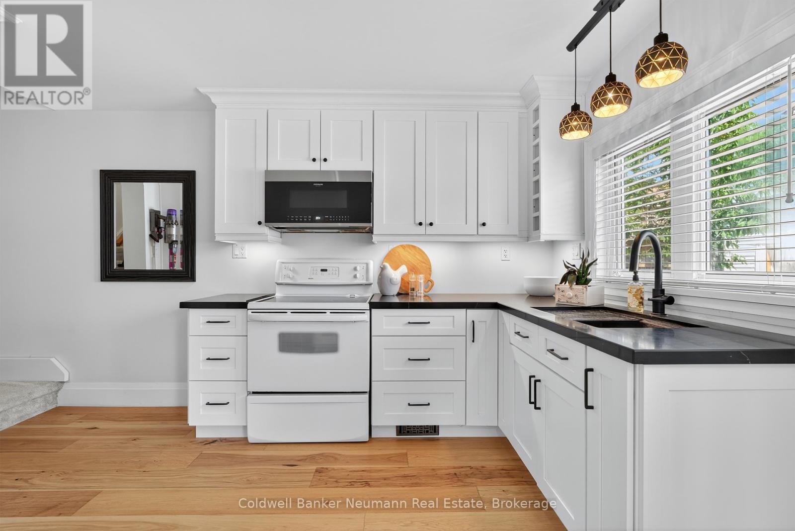 Photo 11 of 118 1 2 Wellington Street, Cambridge ON