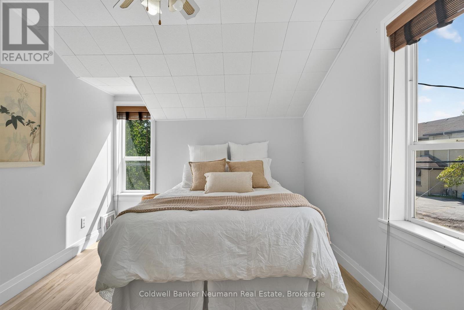 Photo 14 of 118 1 2 Wellington Street, Cambridge ON