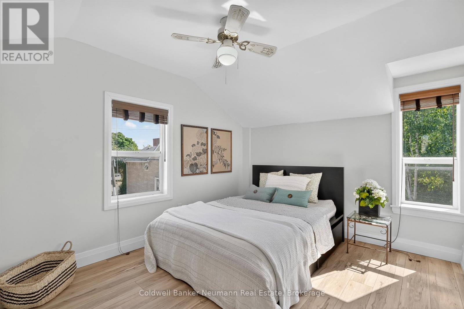Photo 15 of 118 1 2 Wellington Street, Cambridge ON