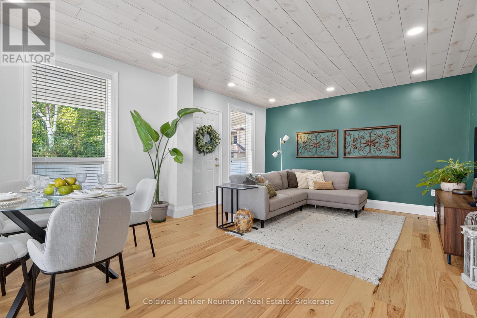 Photo 4 of 118 1 2 Wellington Street, Cambridge ON