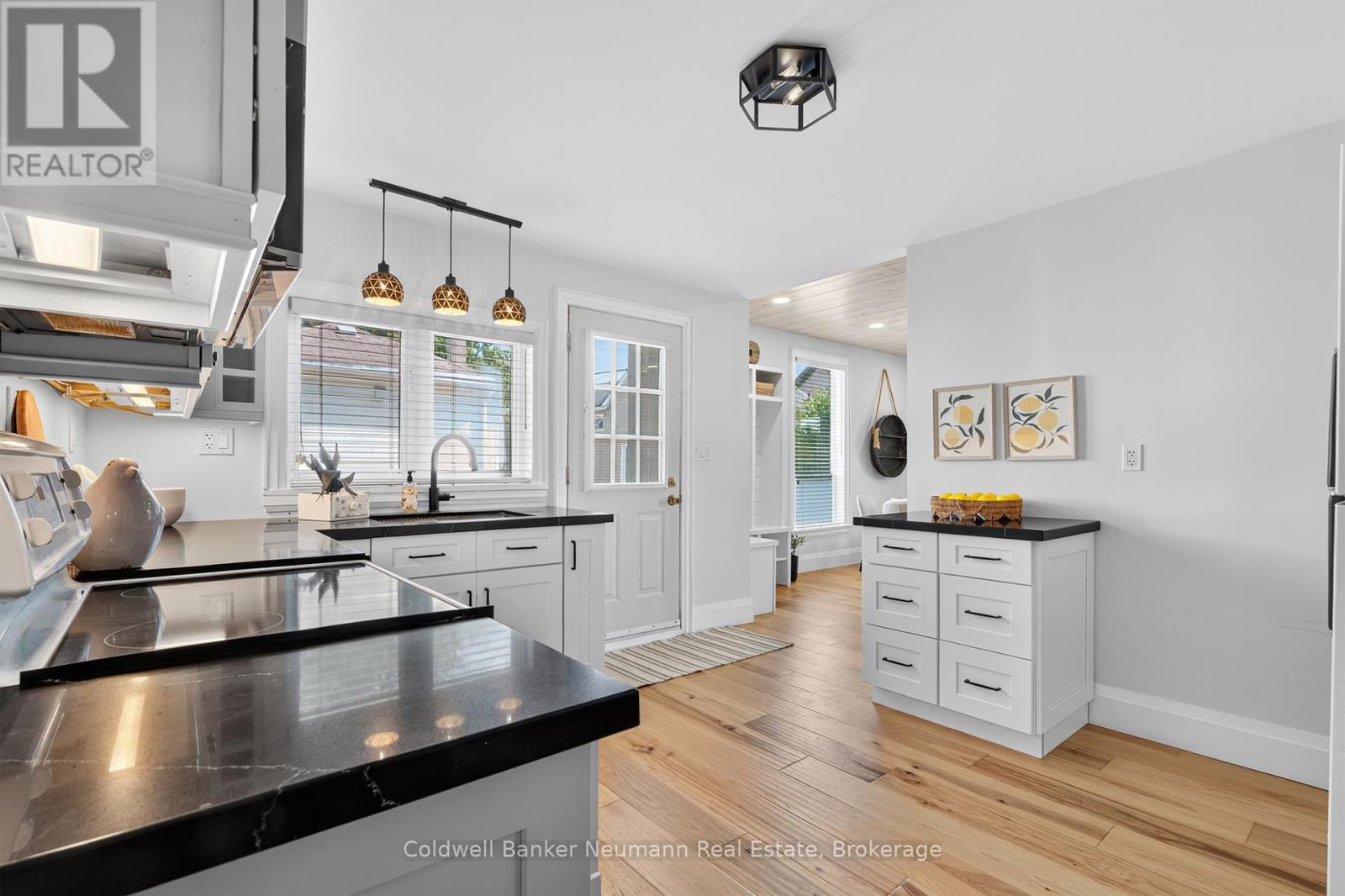 Photo 7 of 118 1 2 Wellington Street, Cambridge ON