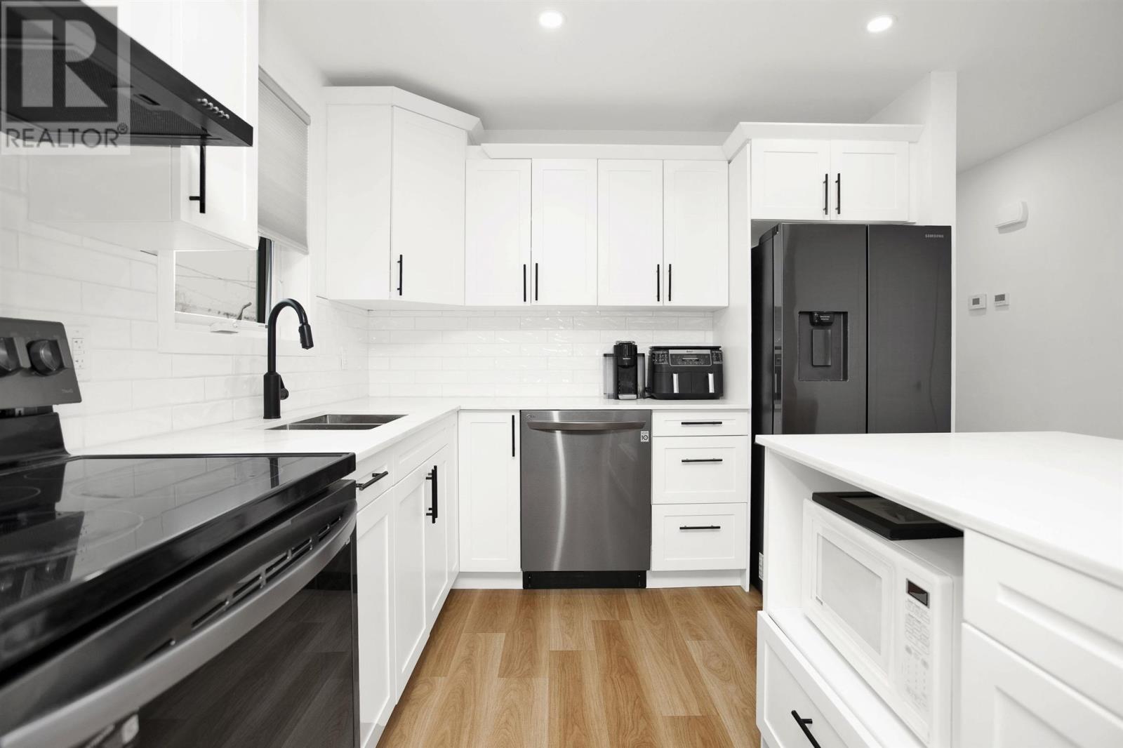 Photo 13 of 1152 Arthur St W, Thunder Bay ON