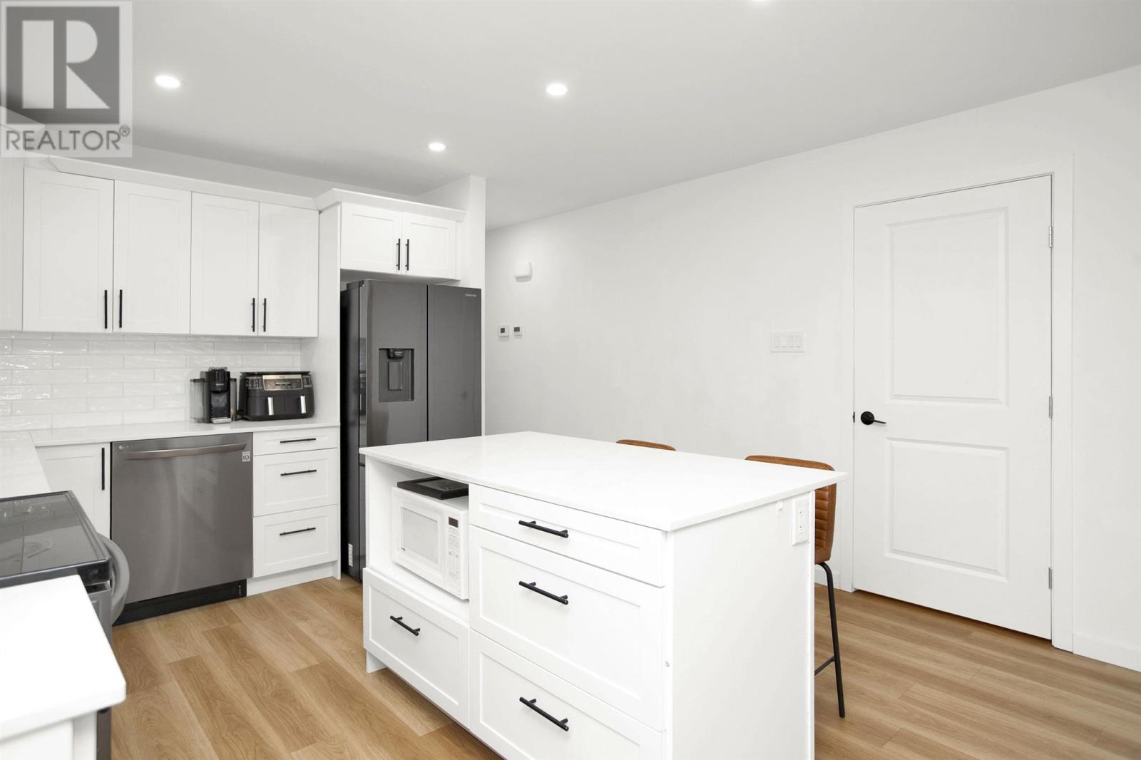 Photo 27 of 1152 Arthur St W, Thunder Bay ON