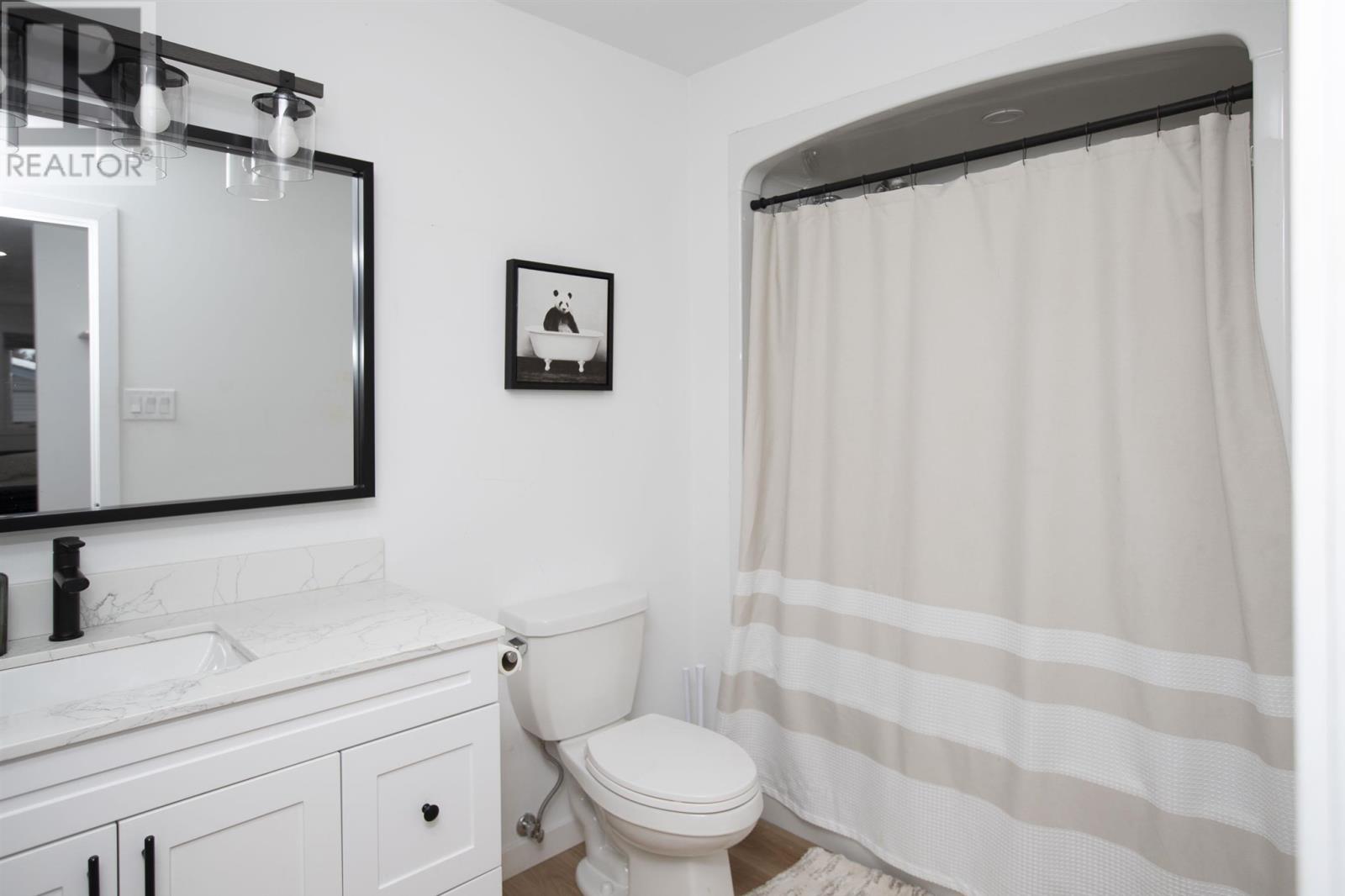 Photo 16 of 1152 Arthur St W, Thunder Bay ON