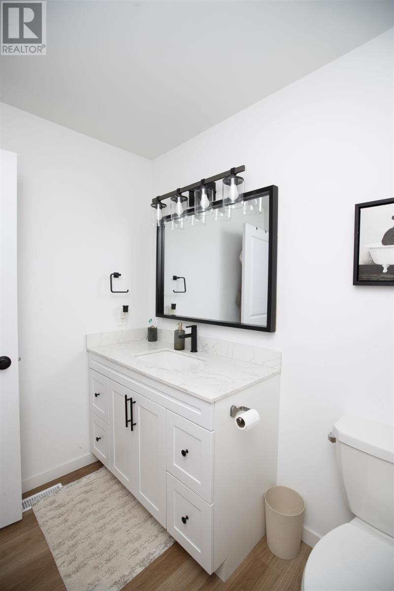 Photo 36 of 1152 Arthur St W, Thunder Bay ON