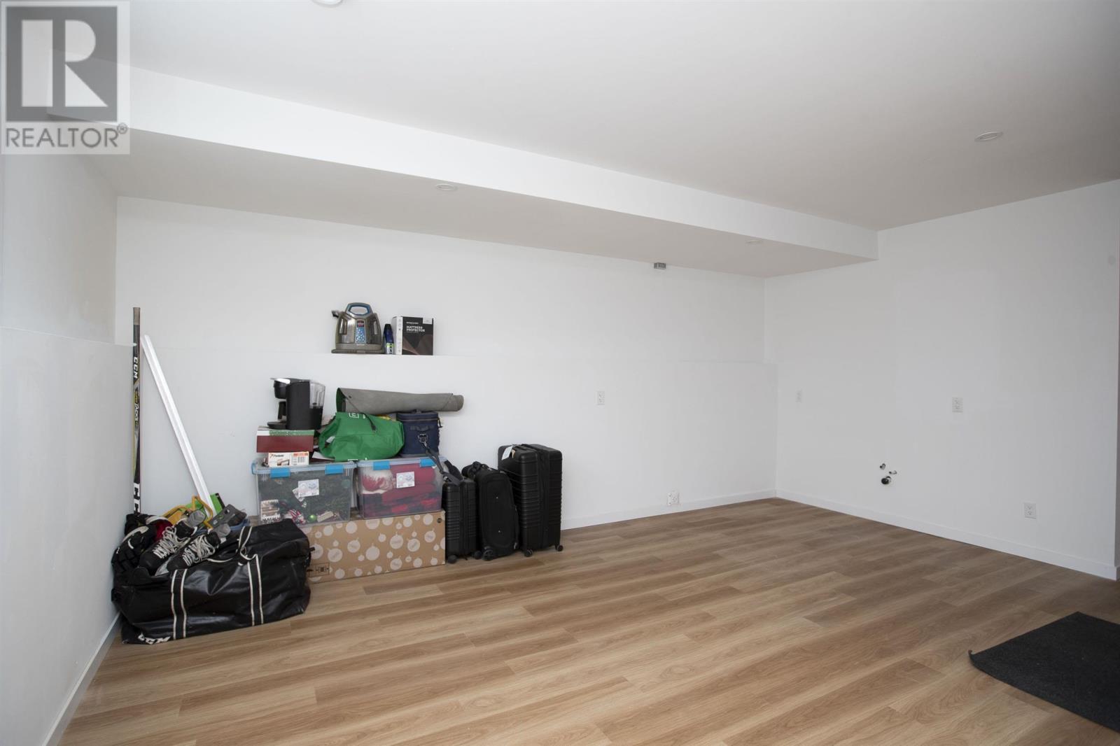 Photo 7 of 1152 Arthur St W, Thunder Bay ON