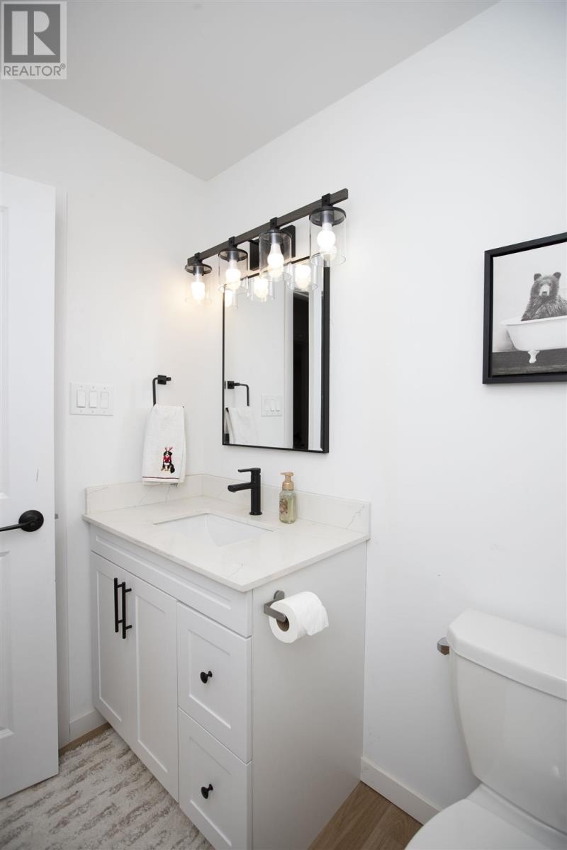 Photo 11 of 1152 Arthur St W, Thunder Bay ON