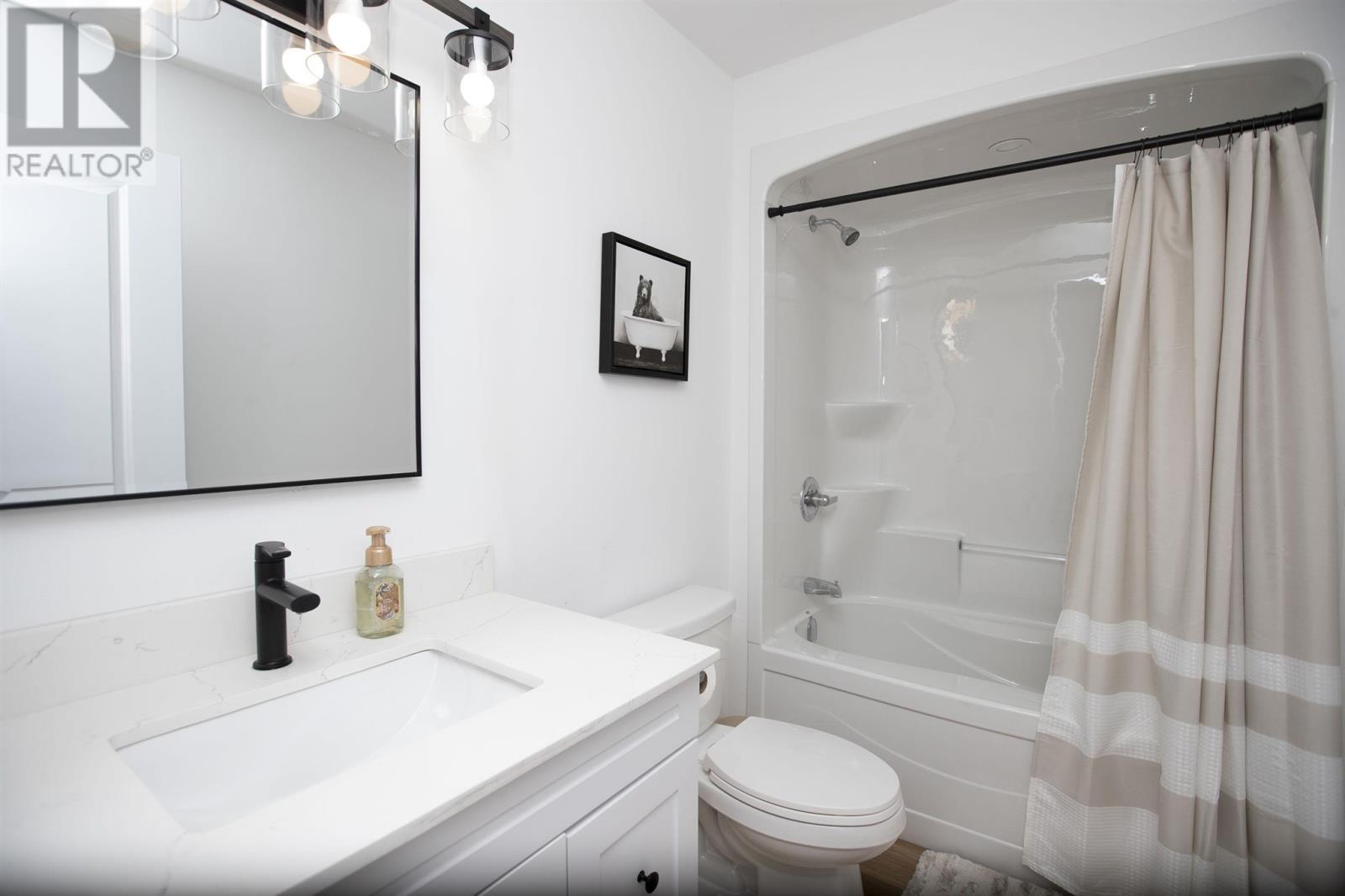 Photo 33 of 1152 Arthur St W, Thunder Bay ON