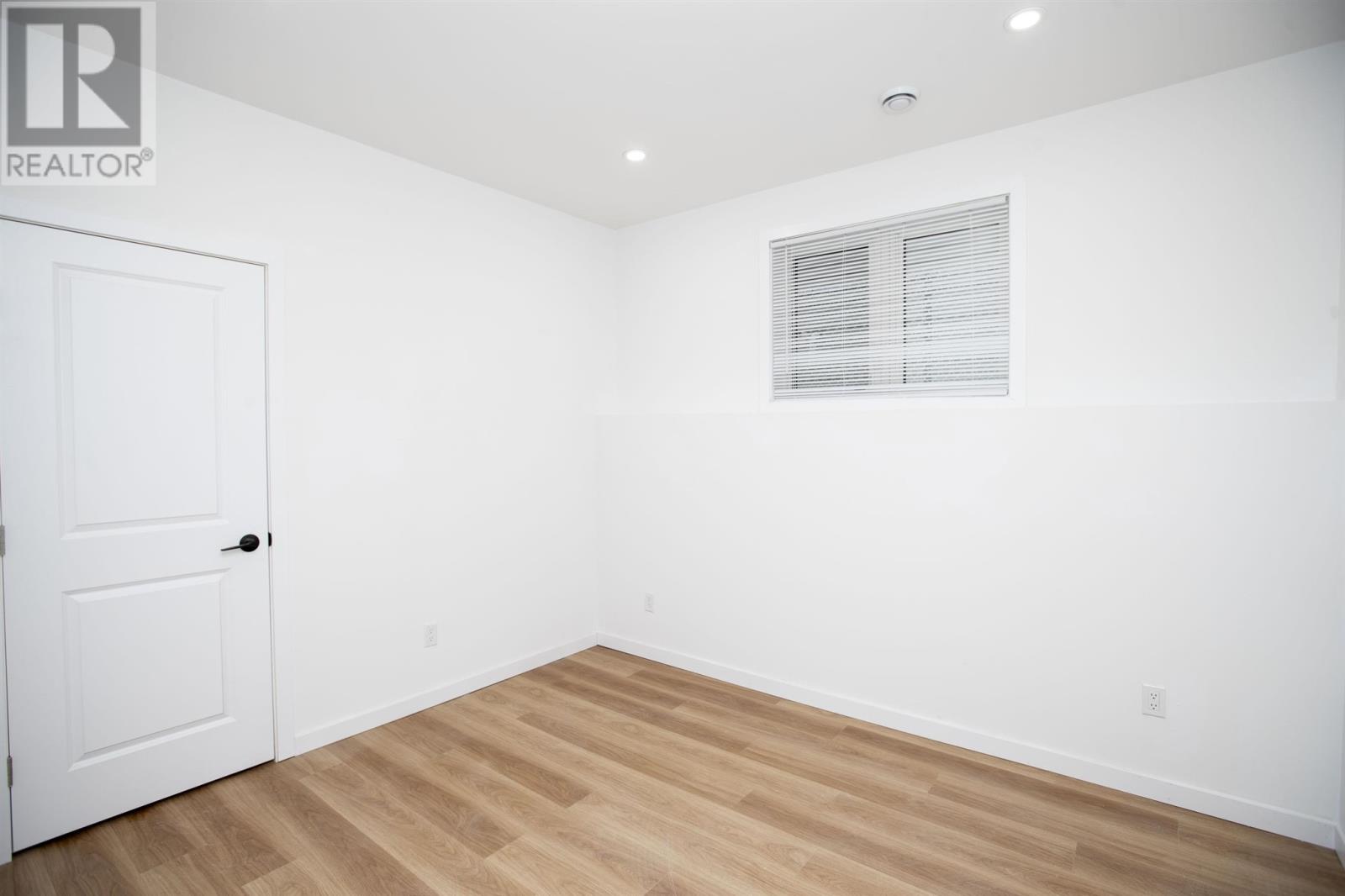 Photo 10 of 1152 Arthur St W, Thunder Bay ON