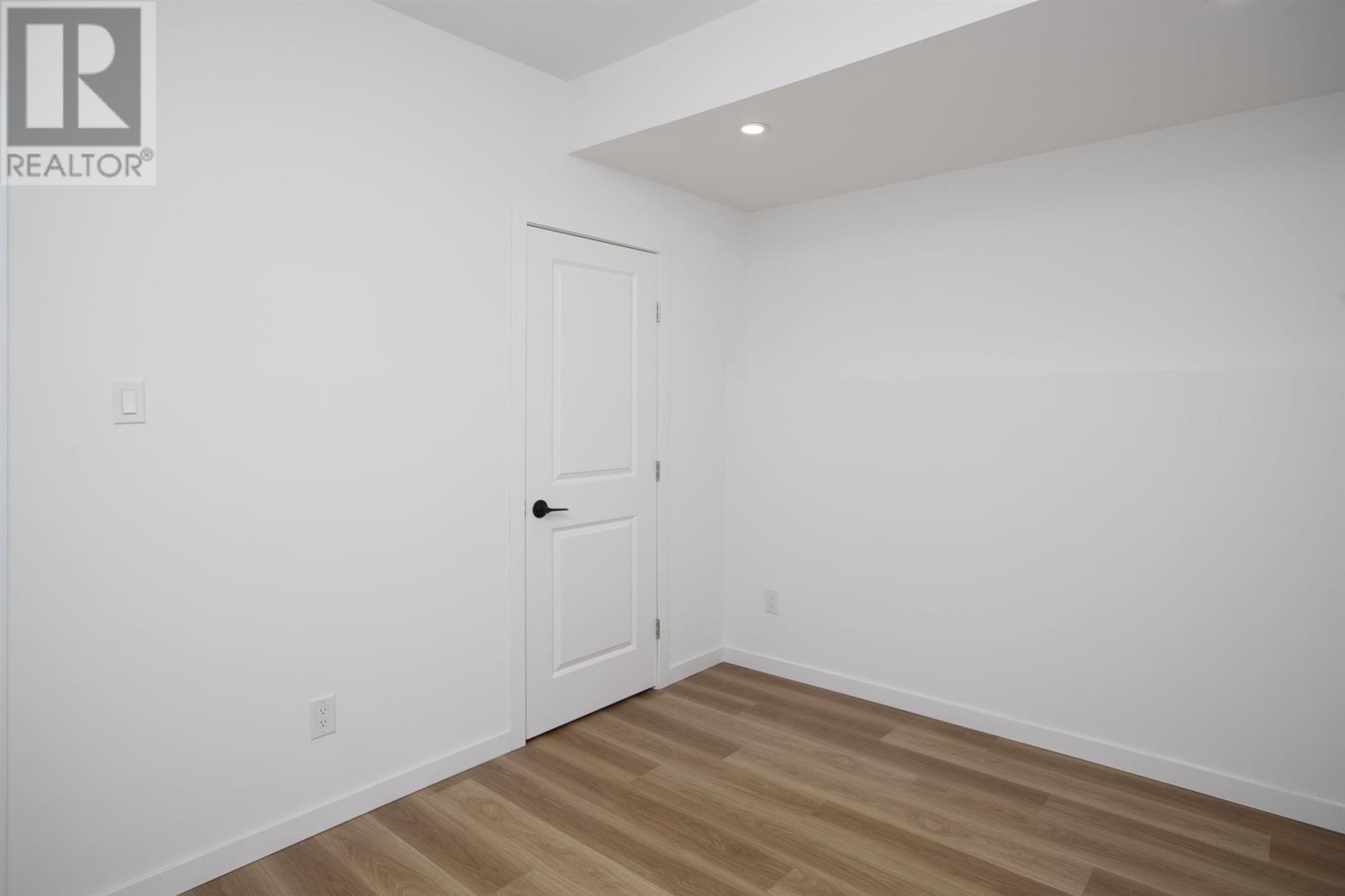 Photo 2 of 1152 Arthur St W, Thunder Bay ON