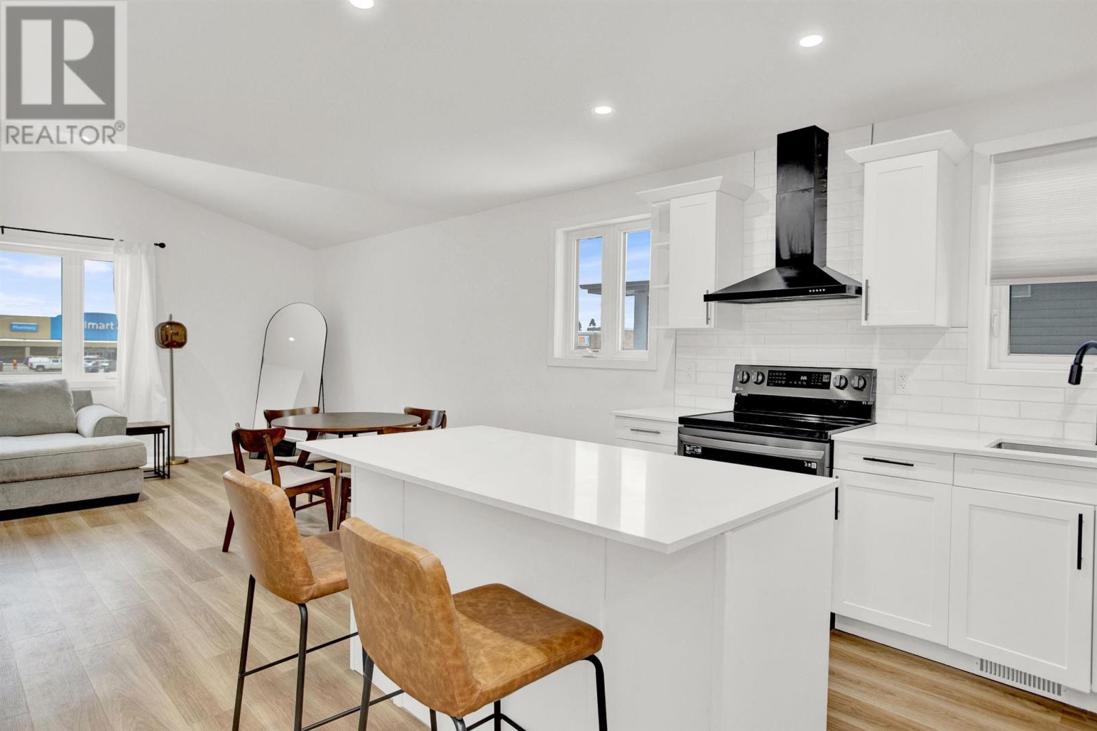 Photo 14 of 1152 Arthur St W, Thunder Bay ON