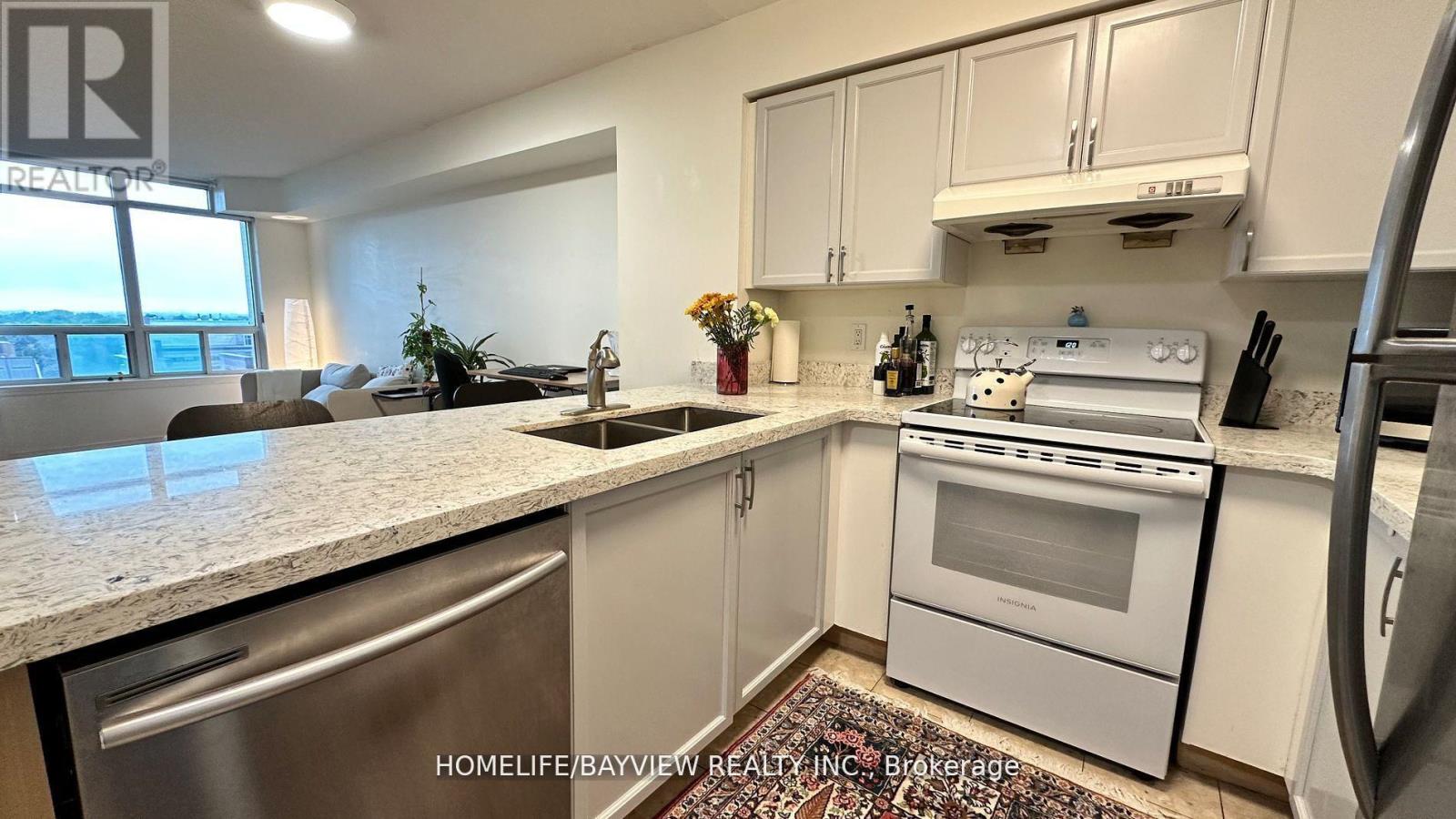 Photo 4 of 718 8 Hillcrest Avenue, Toronto ON