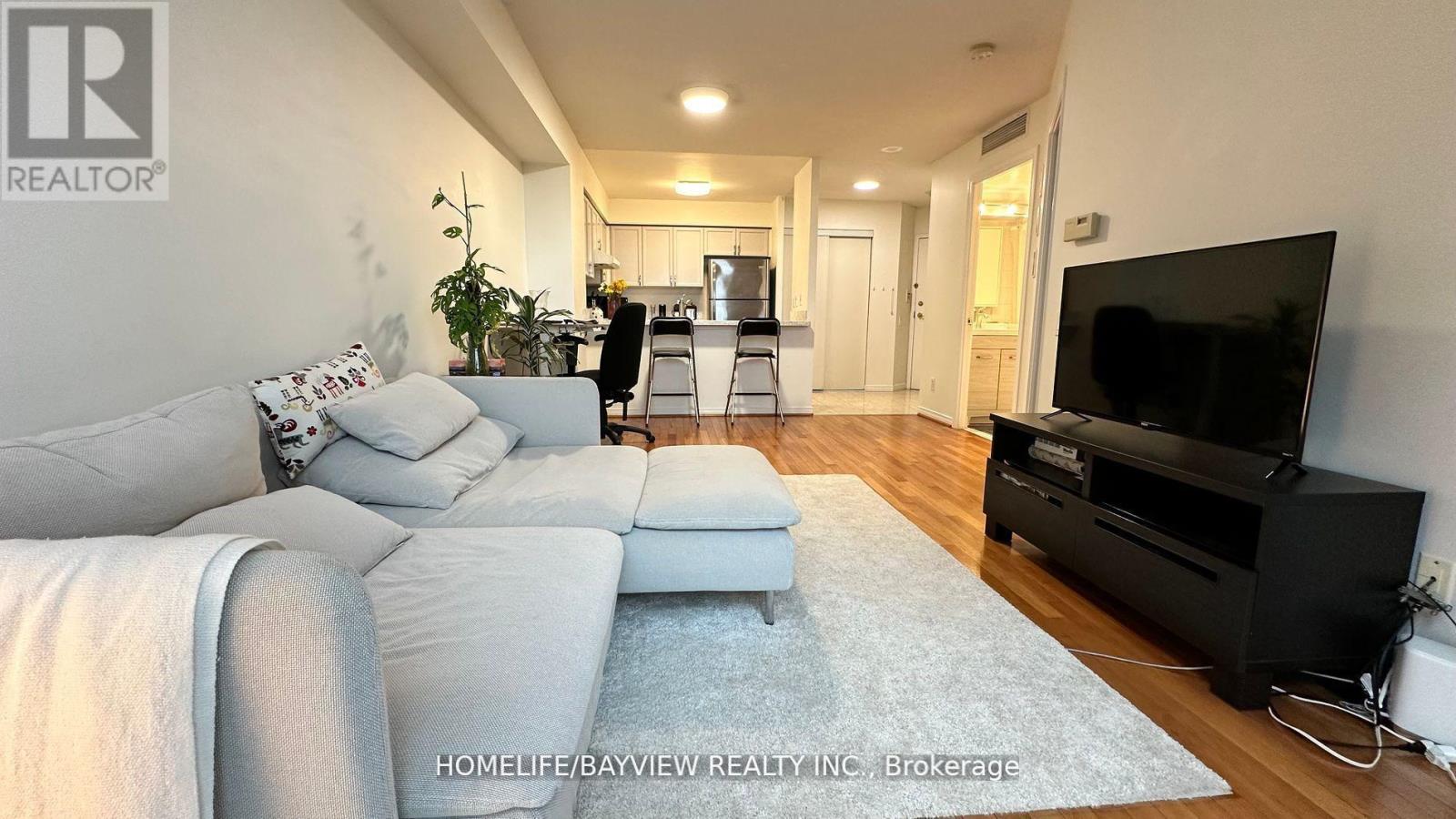 Photo 3 of 718 8 Hillcrest Avenue, Toronto ON