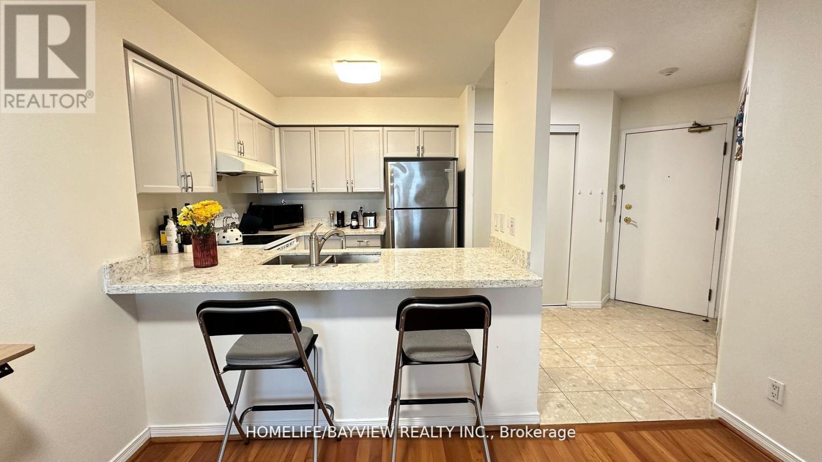 Photo 23 of 718 8 Hillcrest Avenue, Toronto ON