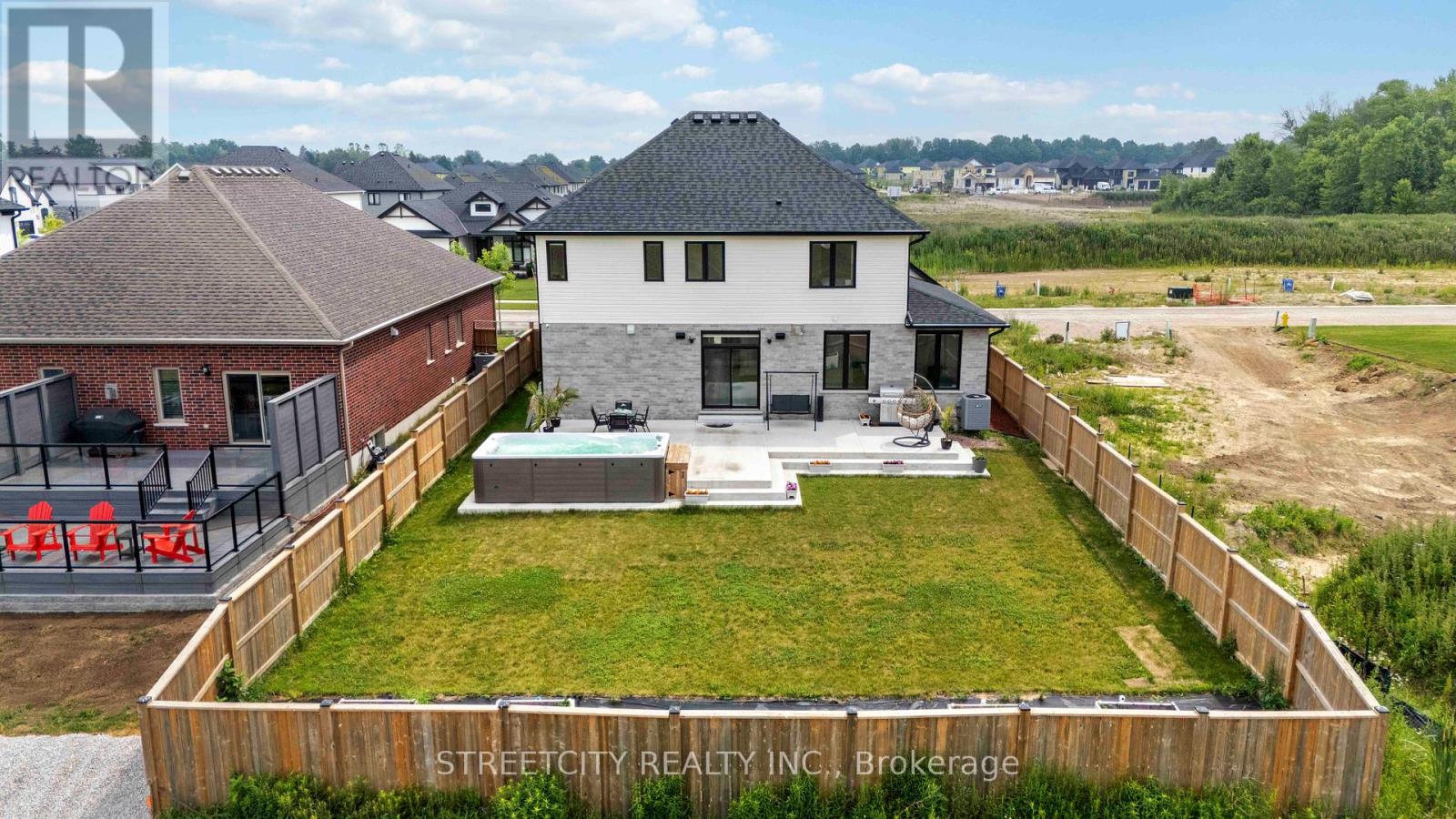 Photo 4 of 53 Arrowwood Path, Middlesex Centre ON