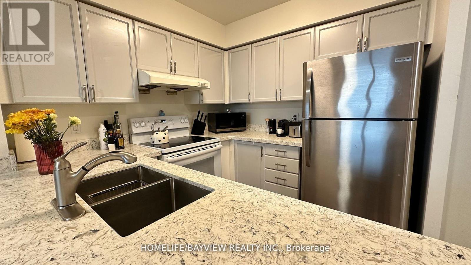 Photo 6 of 718 8 Hillcrest Avenue, Toronto ON