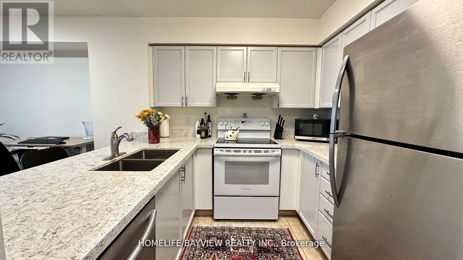 Photo 12 of 718 8 Hillcrest Avenue, Toronto ON