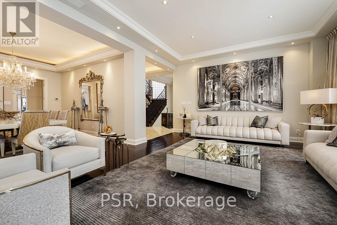 Photo 4 of 149 Dunvegan Road, Toronto ON