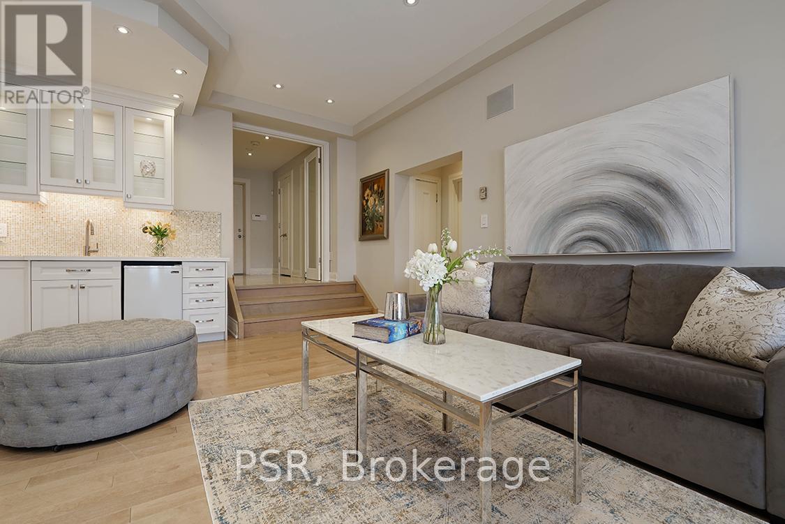 Photo 18 of 149 Dunvegan Road, Toronto ON