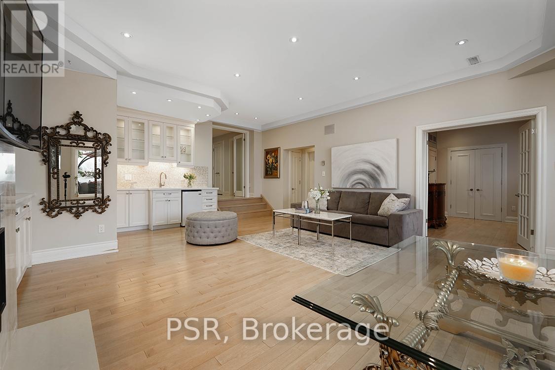 Photo 15 of 149 Dunvegan Road, Toronto ON