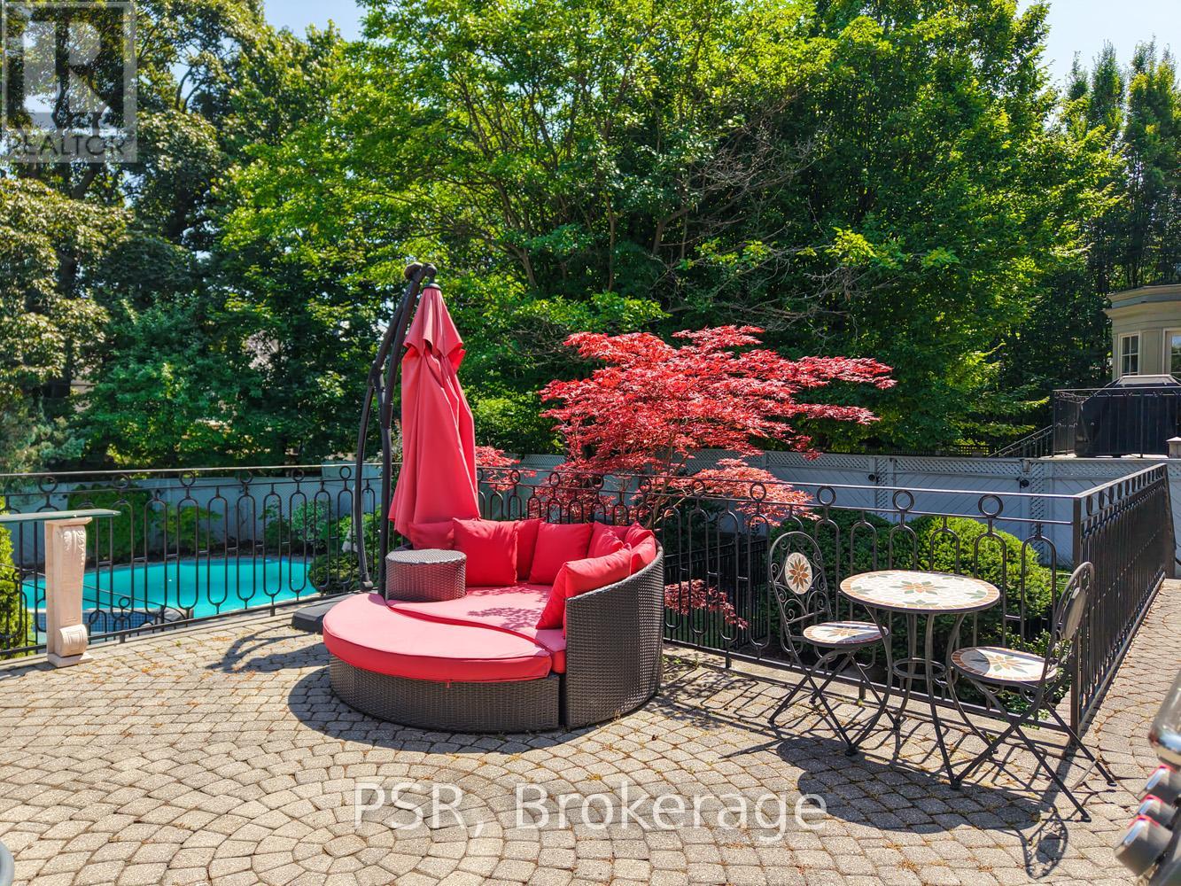 Photo 10 of 149 Dunvegan Road, Toronto ON