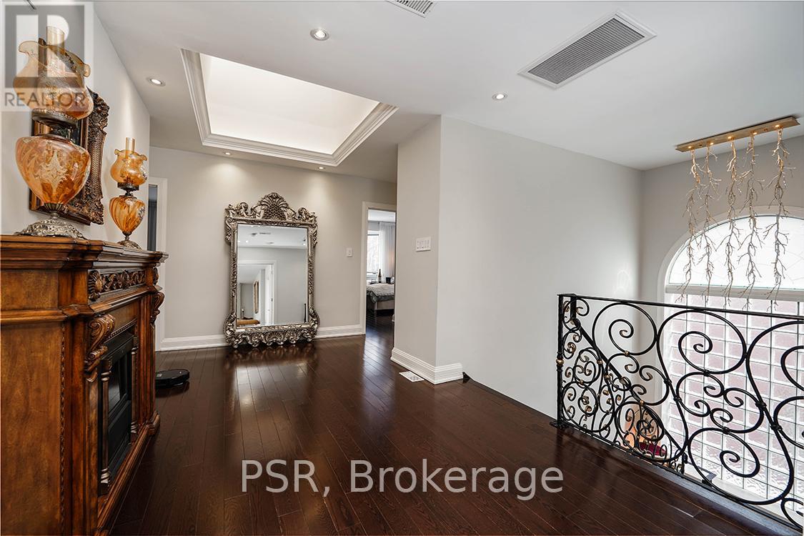 Photo 11 of 149 Dunvegan Road, Toronto ON