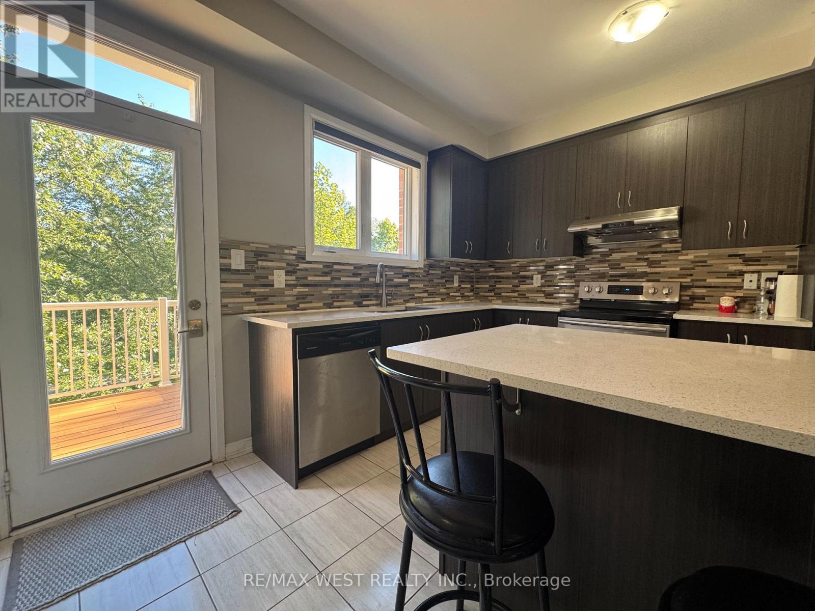Photo 10 of 58 Heron Park Place, Toronto ON