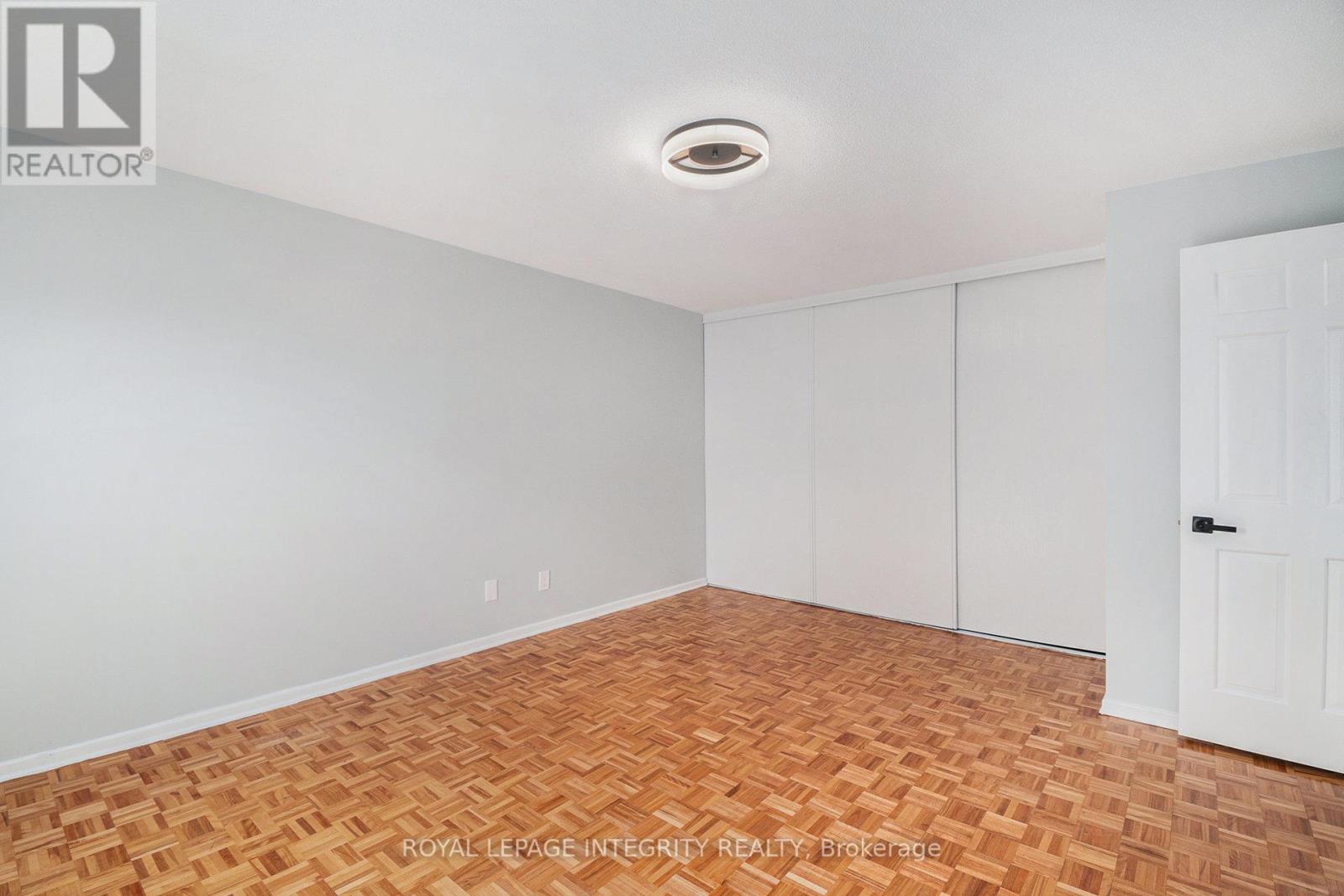 Photo 14 of 913 J Elmsmere Road, Ottawa ON