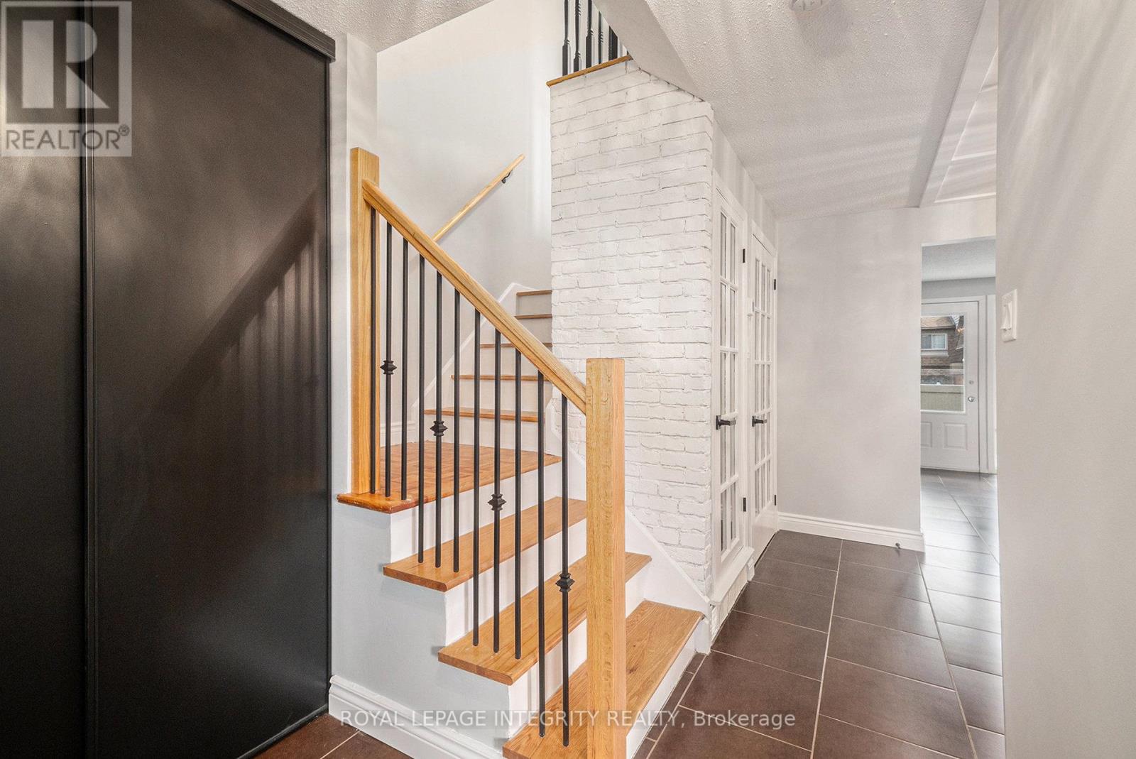 Photo 11 of 913 J Elmsmere Road, Ottawa ON