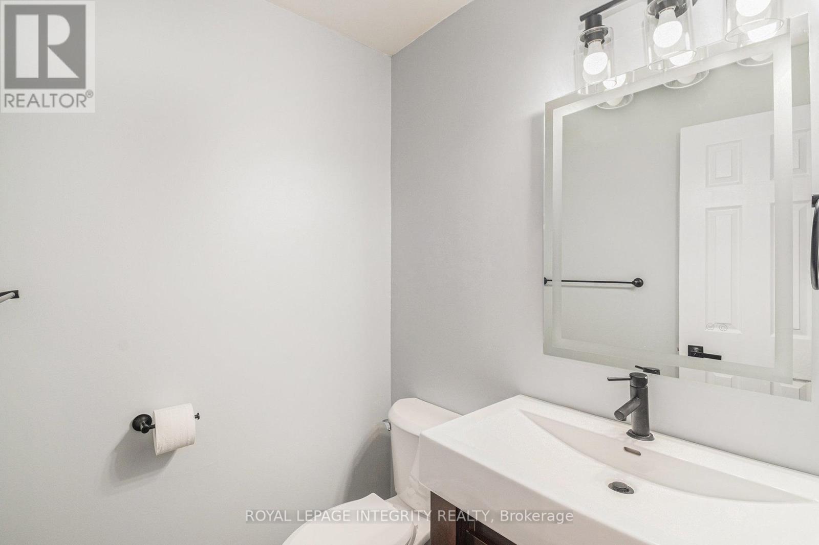 Photo 10 of 913 J Elmsmere Road, Ottawa ON