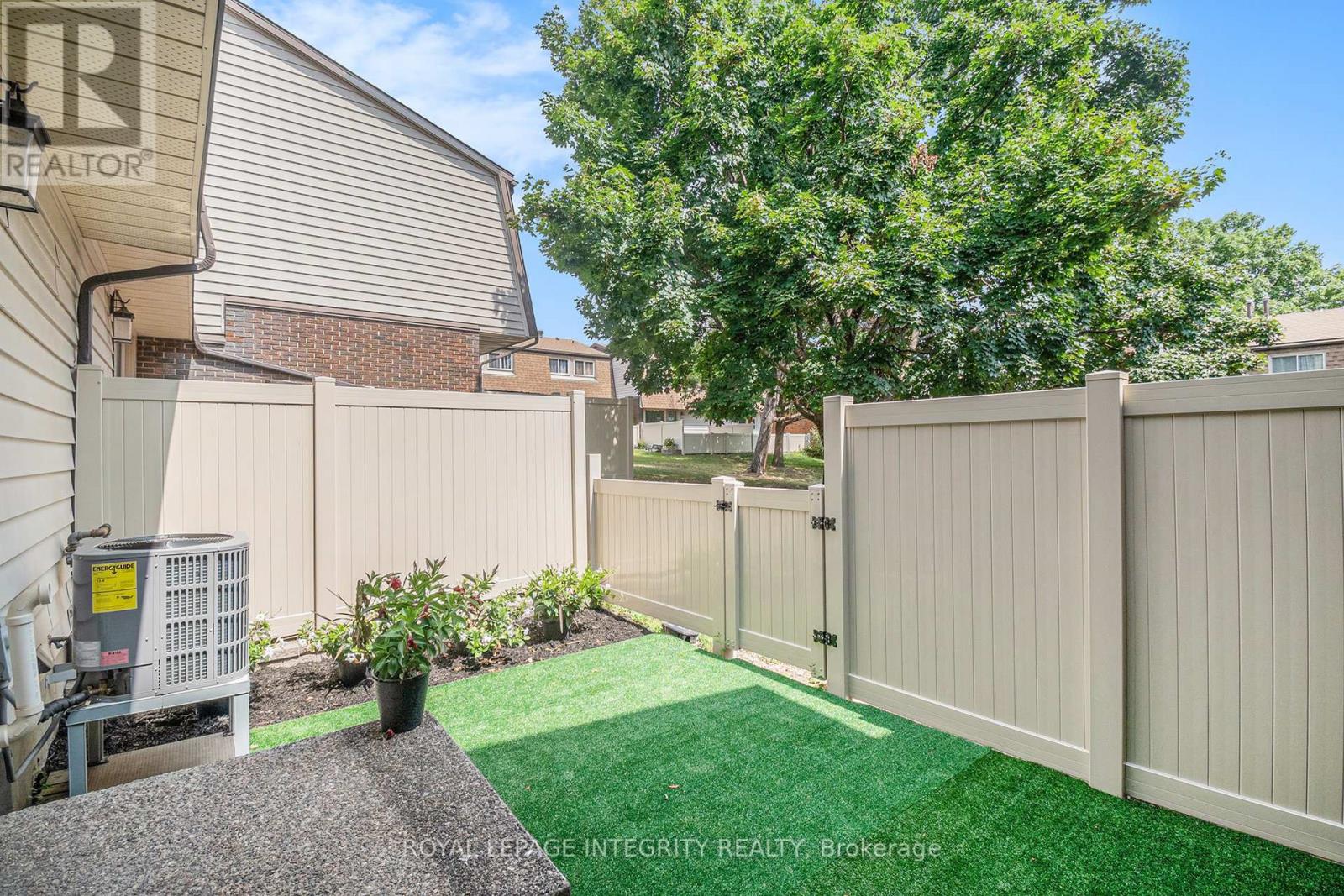Photo 22 of 913 J Elmsmere Road, Ottawa ON