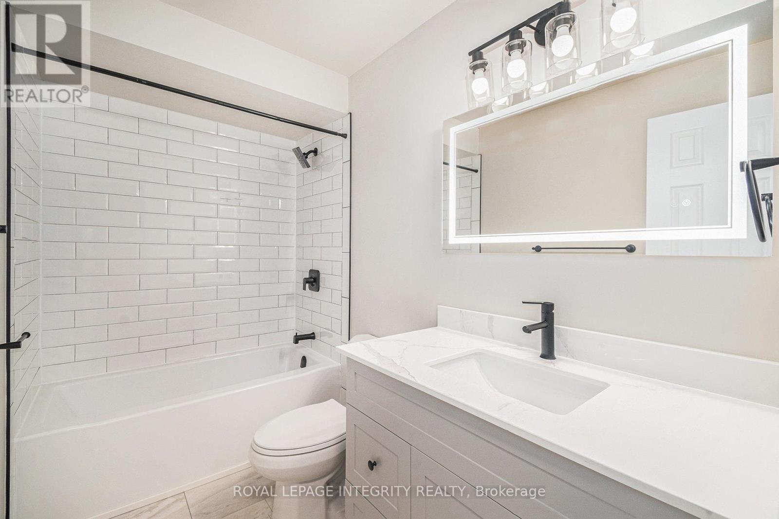 Photo 18 of 913 J Elmsmere Road, Ottawa ON